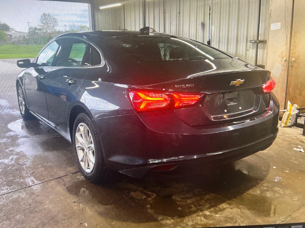 2021 Chevrolet Malibu Image 2