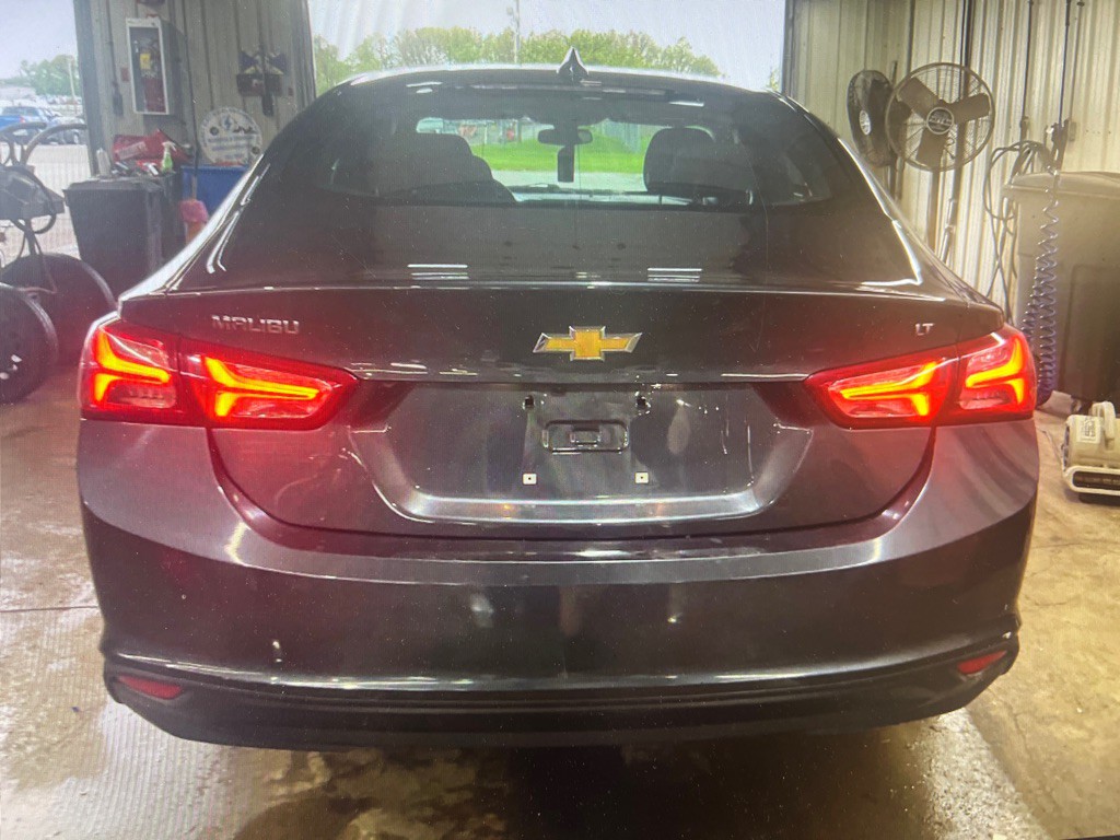 2021 Chevrolet Malibu Image 3