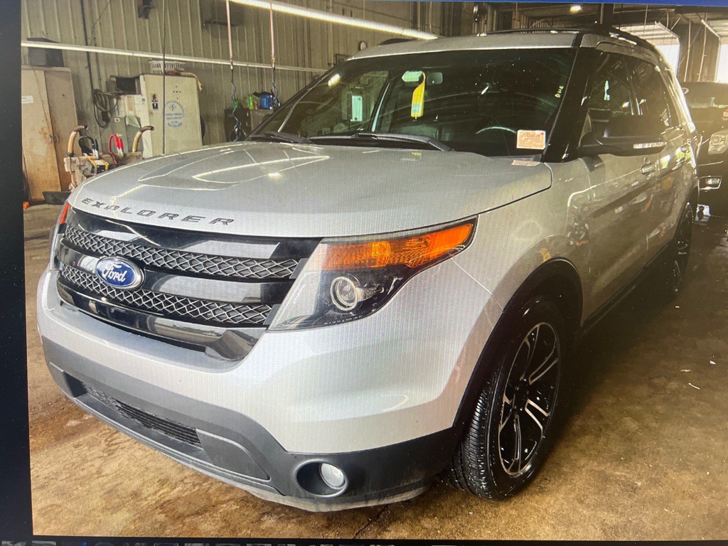 2015 Ford Explorer Image 1
