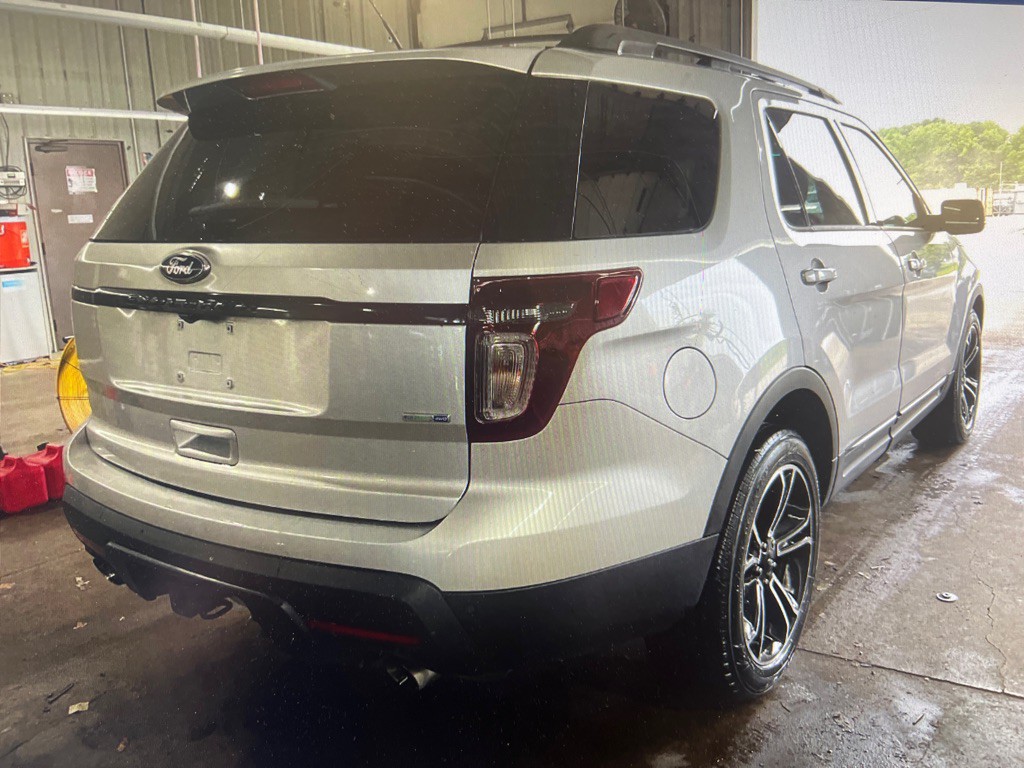 2015 Ford Explorer Image 4