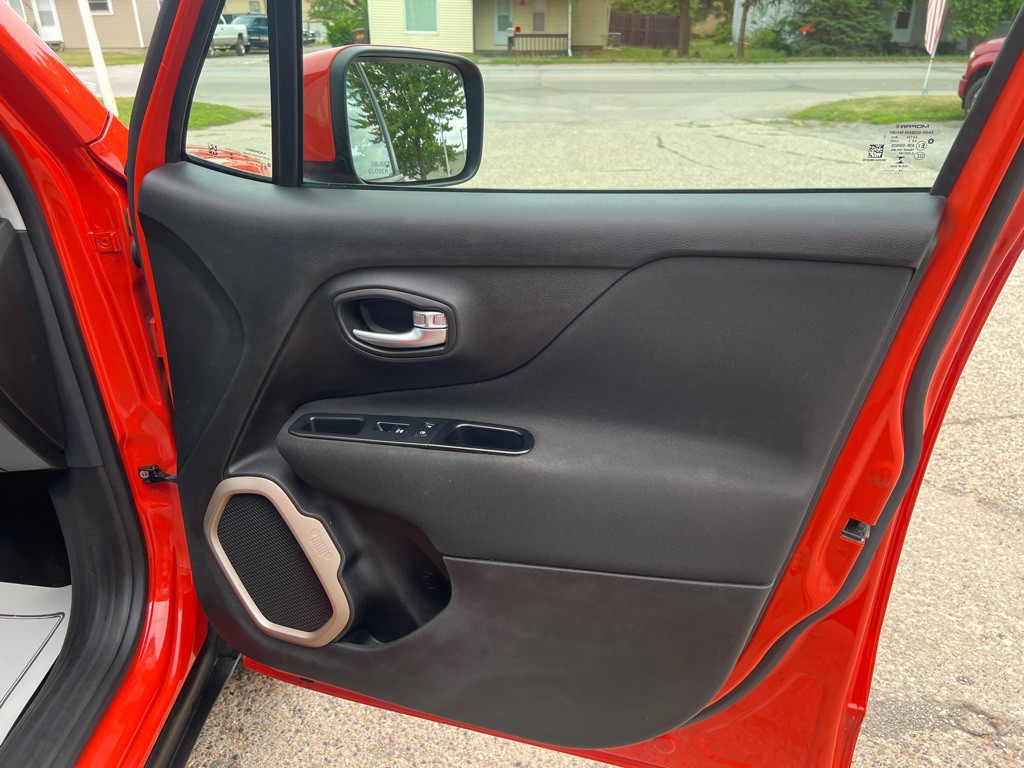2017 Jeep Renegade Image 22