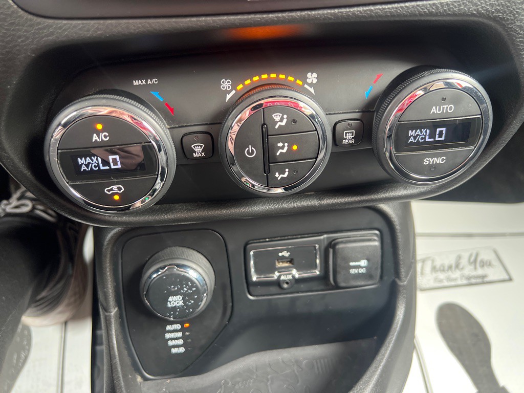 2017 Jeep Renegade Image 35