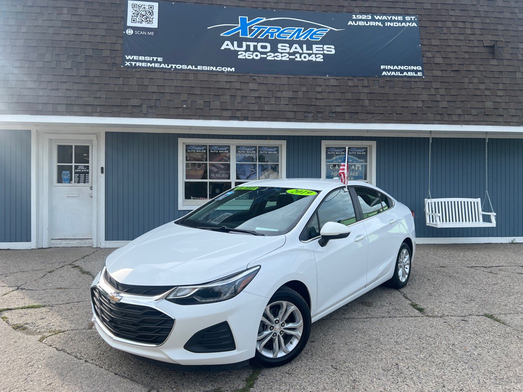 2019 Chevrolet Cruze Image 2