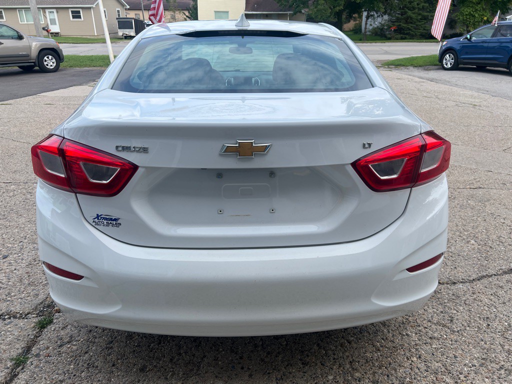 2019 Chevrolet Cruze Image 8