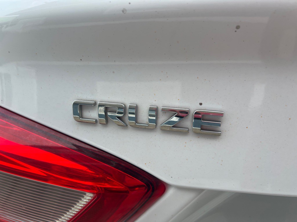 2019 Chevrolet Cruze Image 13