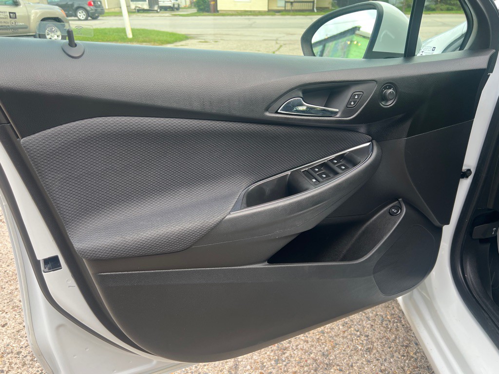 2019 Chevrolet Cruze Image 15