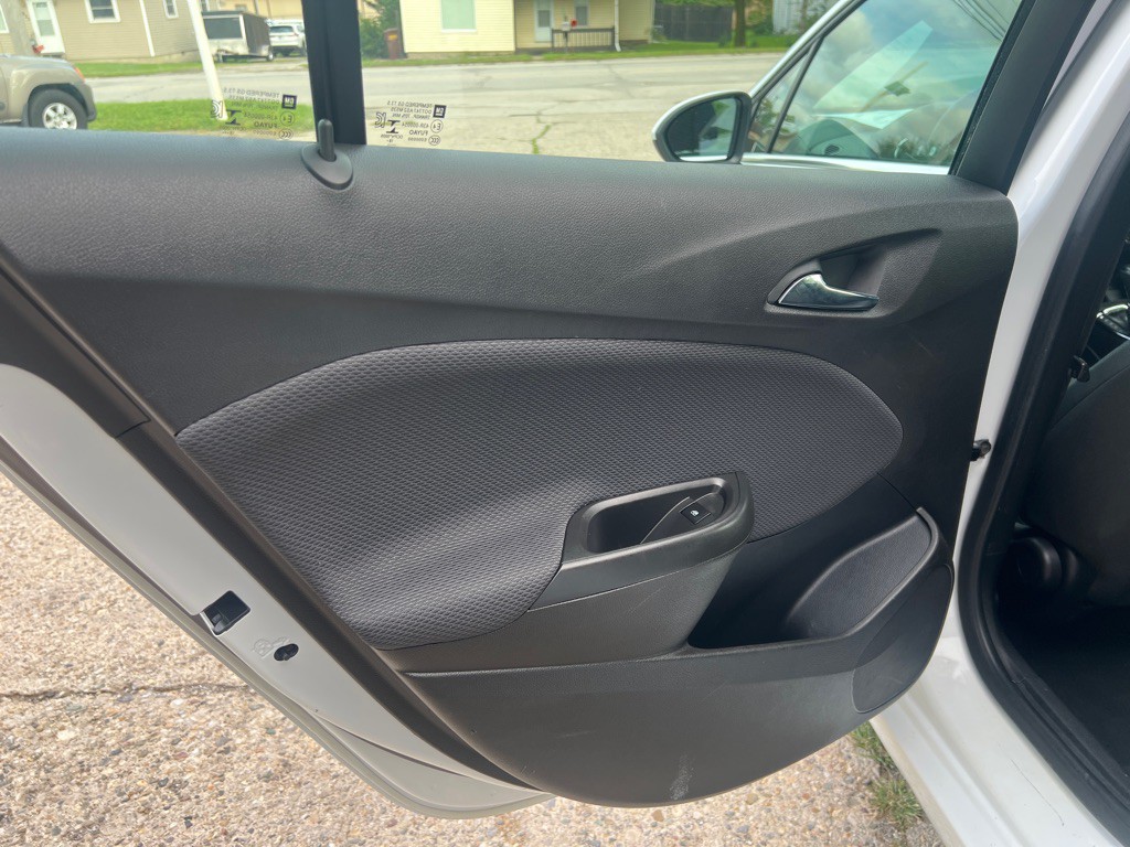 2019 Chevrolet Cruze Image 17
