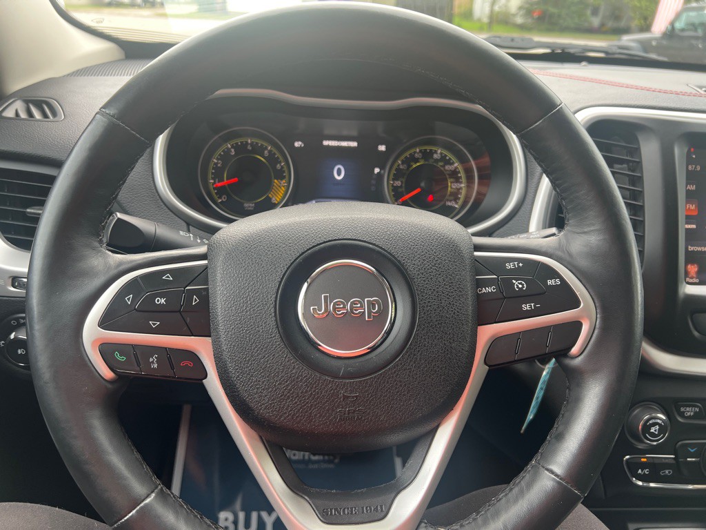 2016 Jeep Cherokee Image 32