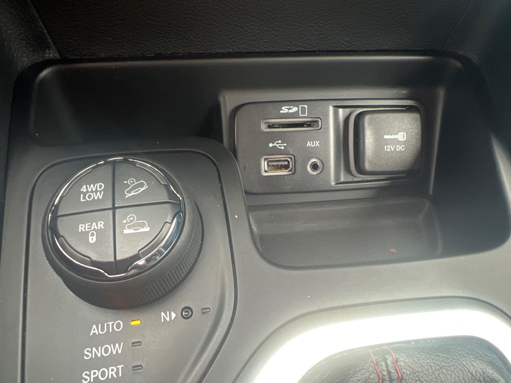 2016 Jeep Cherokee Image 38