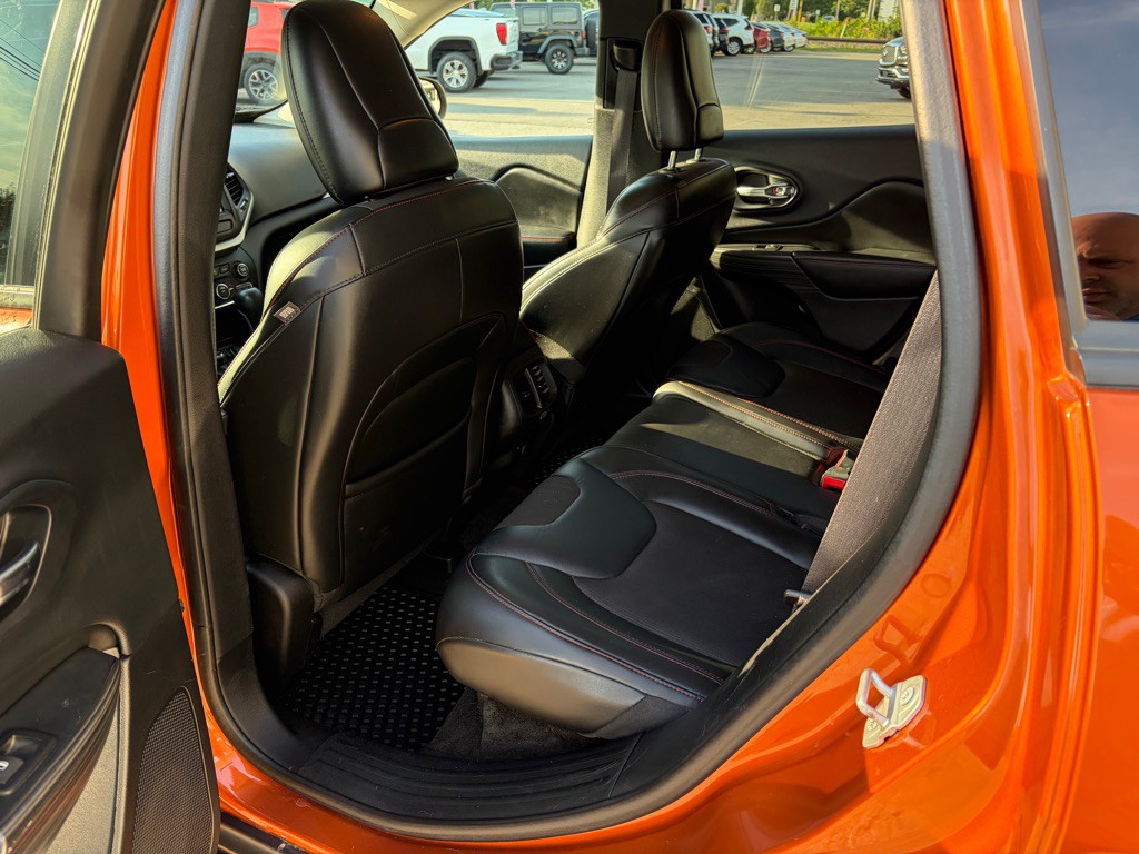 2015 Jeep Cherokee Image 14