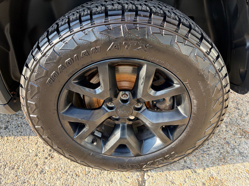 2015 Jeep Cherokee Image 23