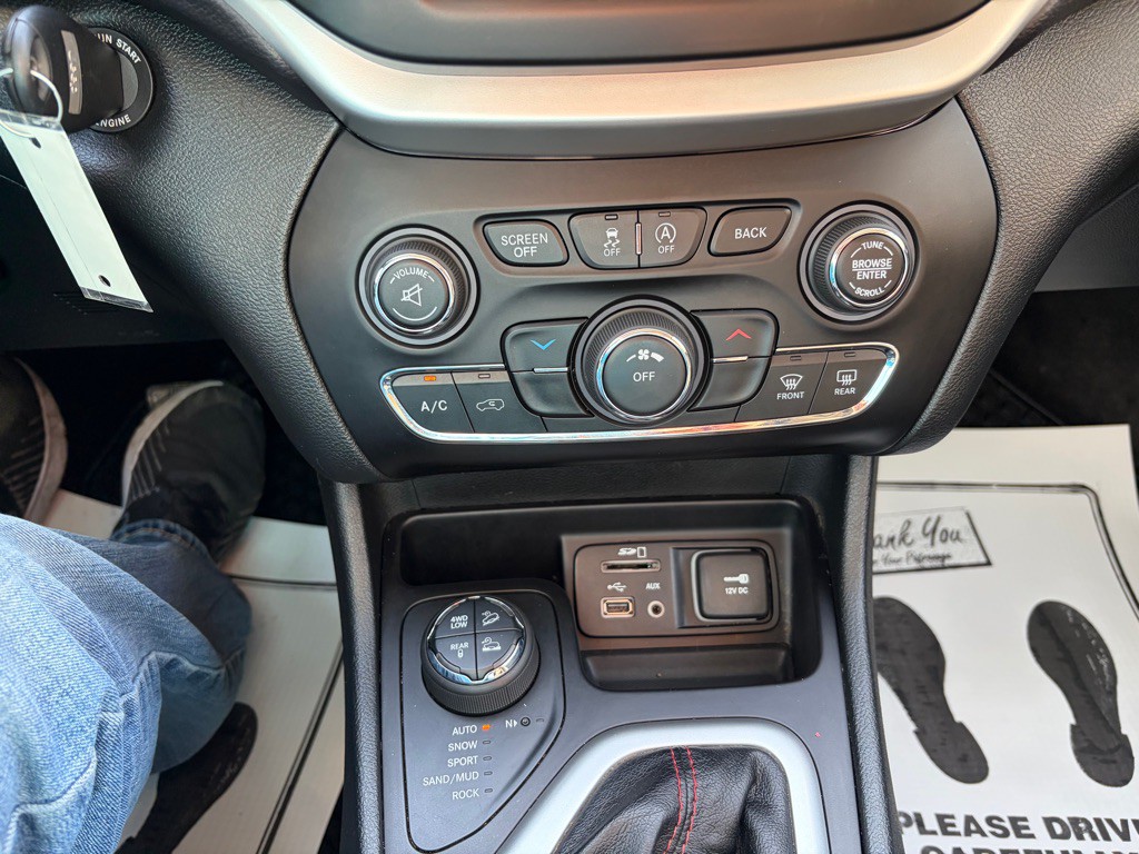 2015 Jeep Cherokee Image 38
