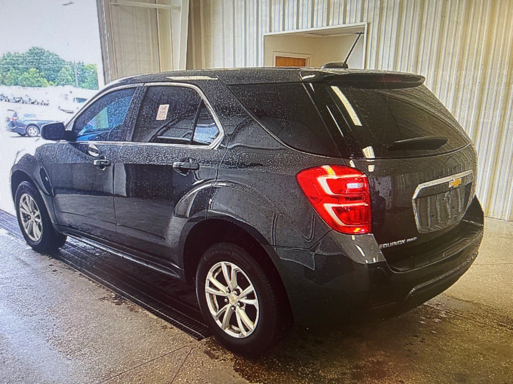 2017 Chevrolet Equinox Image 2