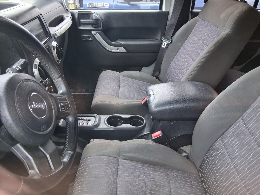 2012 Jeep Wrangler Unlimited Image 2