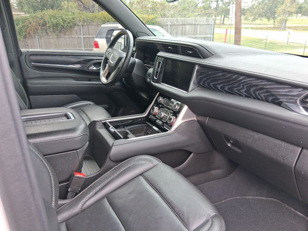 2022 GMC Yukon Image 3