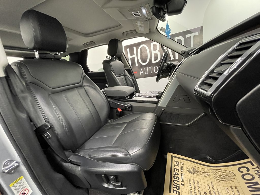 2018 Land Rover Discovery Image 10