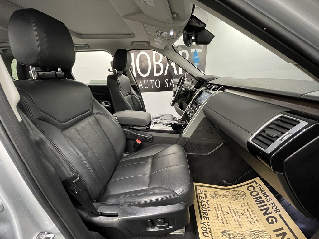 2018 Land Rover Discovery Image 11