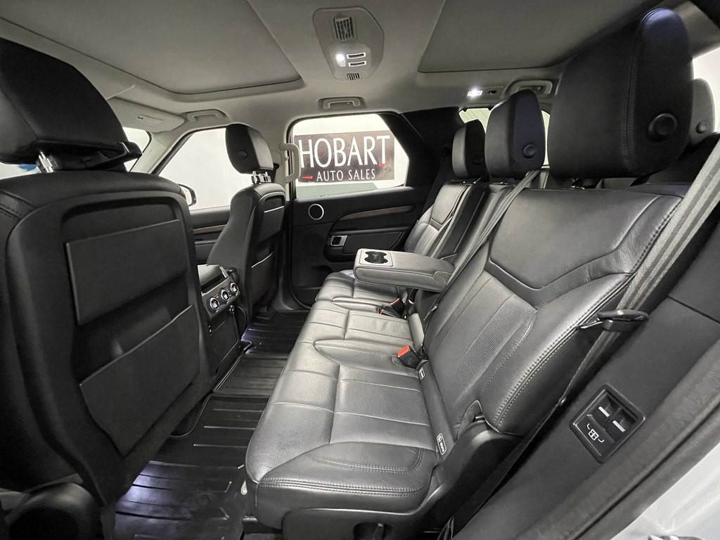2018 Land Rover Discovery Image 13