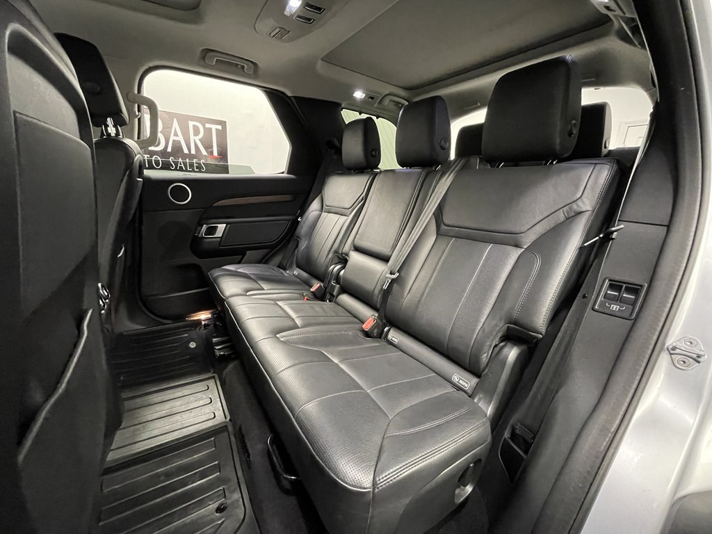 2018 Land Rover Discovery Image 14