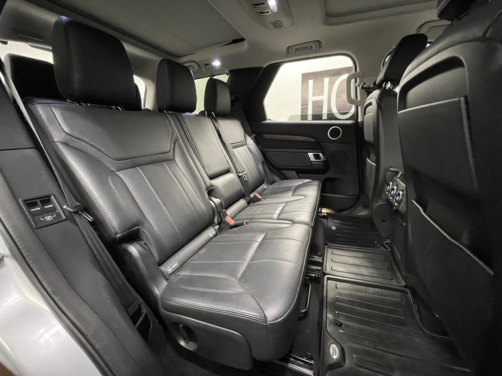 2018 Land Rover Discovery Image 18