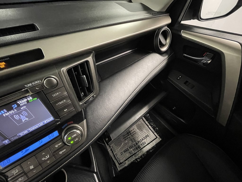 2015 Toyota Rav4 Image 22