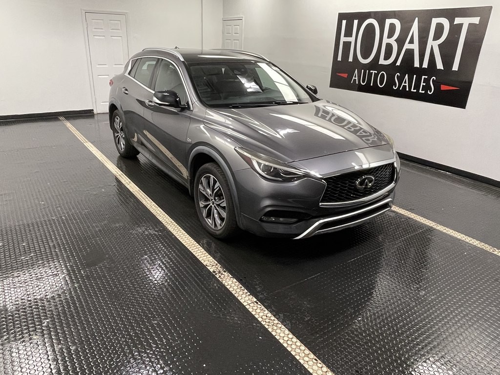 2017 INFINITI QX30 Image 1