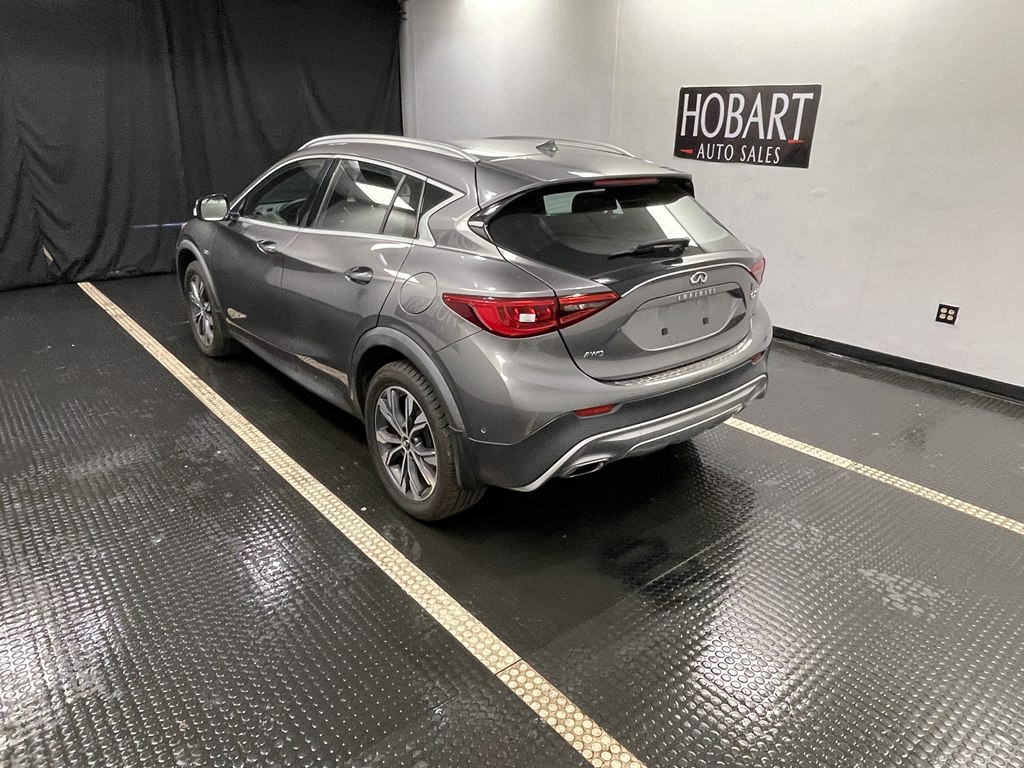 2017 INFINITI QX30 Image 4