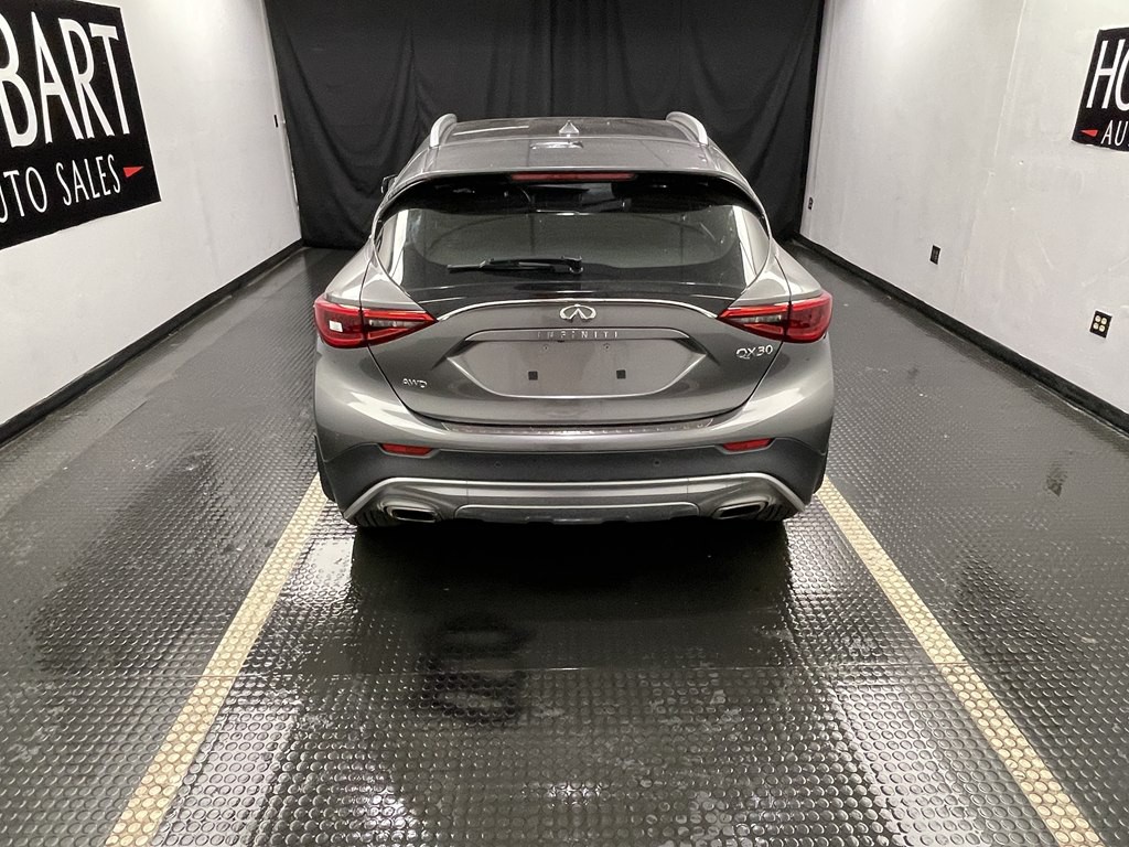 2017 INFINITI QX30 Image 5