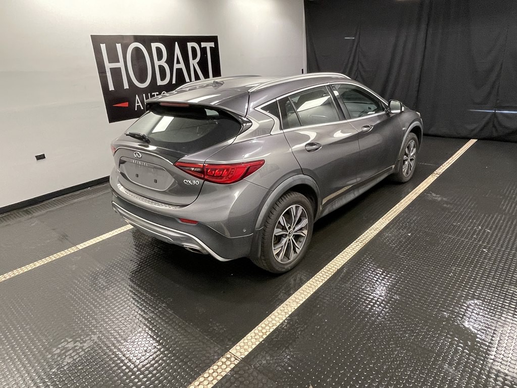 2017 INFINITI QX30 Image 6