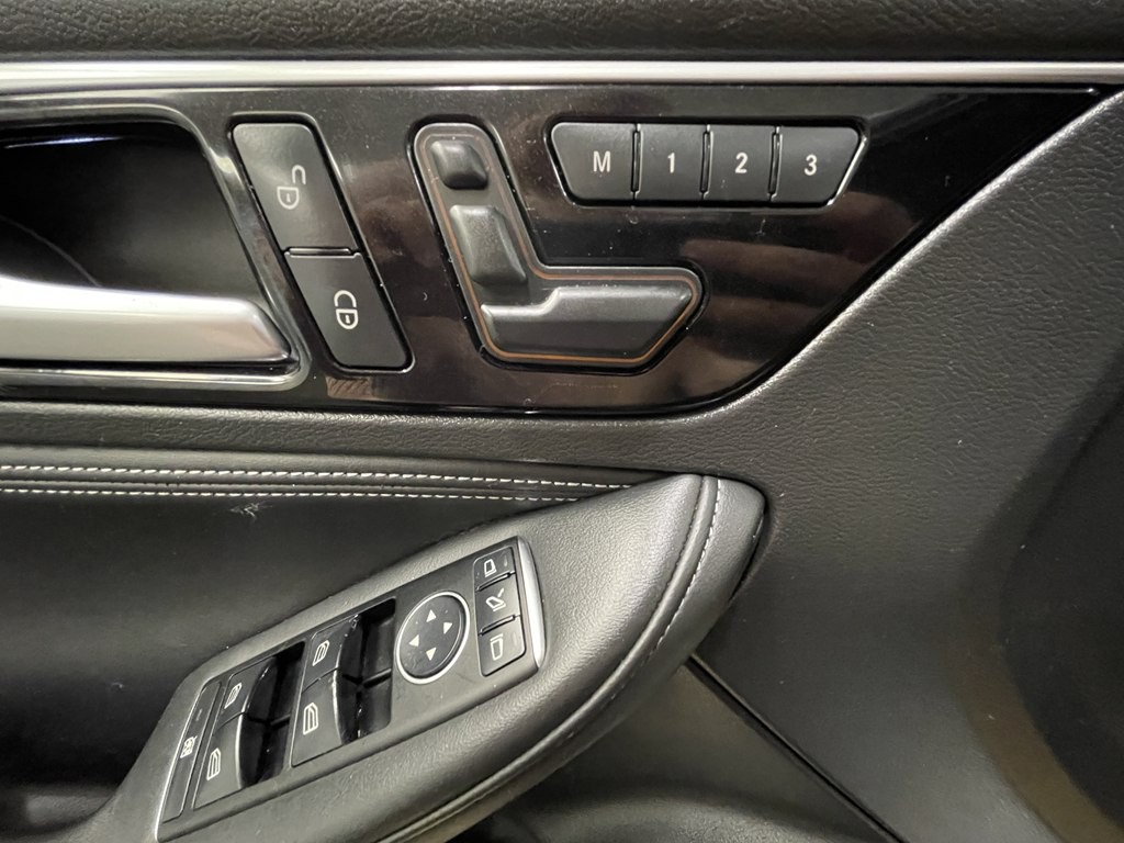 2017 INFINITI QX30 Image 8