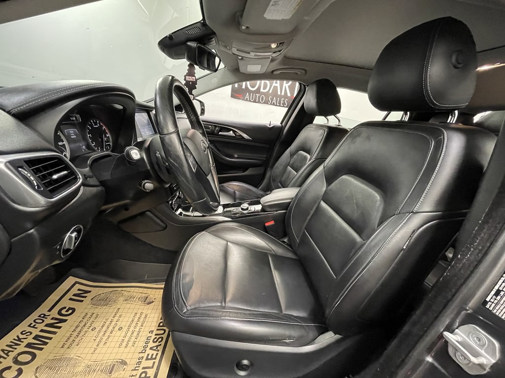 2017 INFINITI QX30 Image 9
