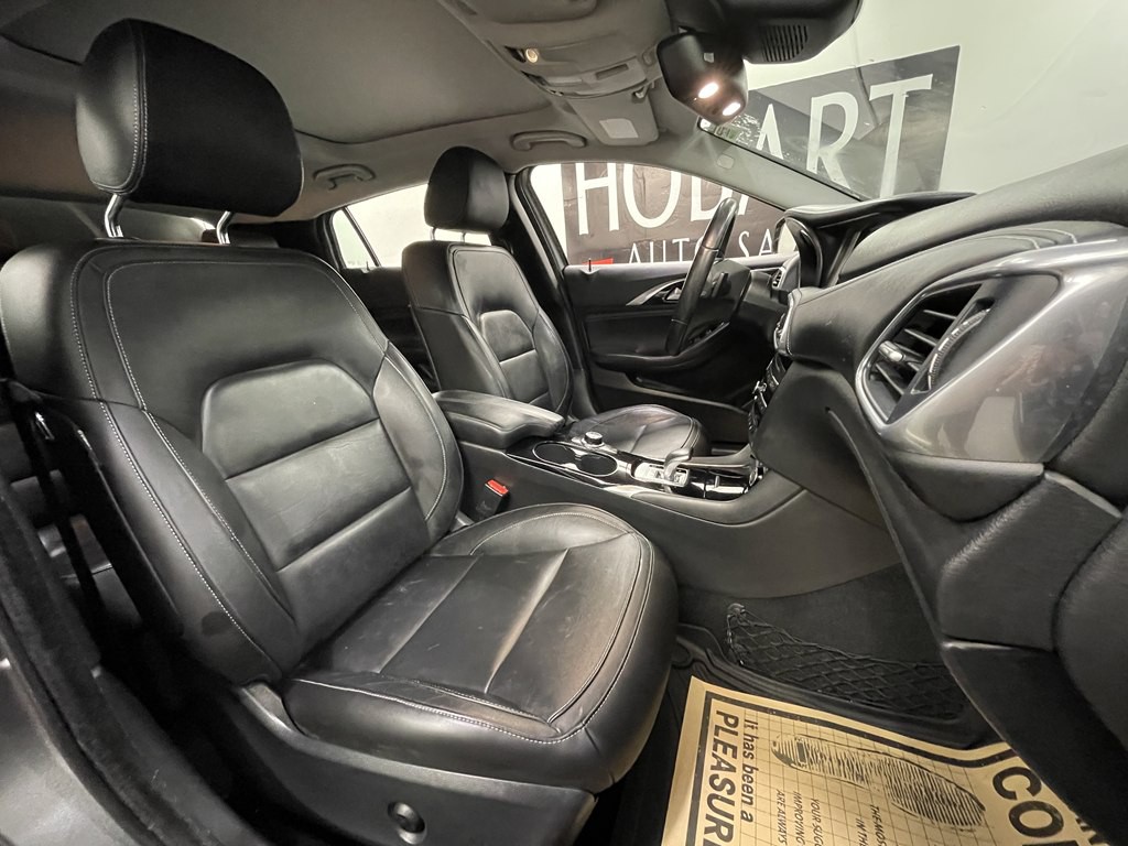 2017 INFINITI QX30 Image 12