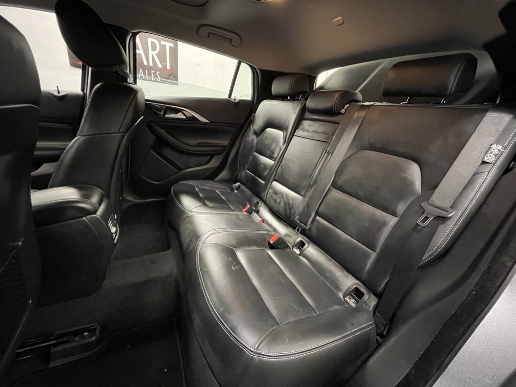 2017 INFINITI QX30 Image 15