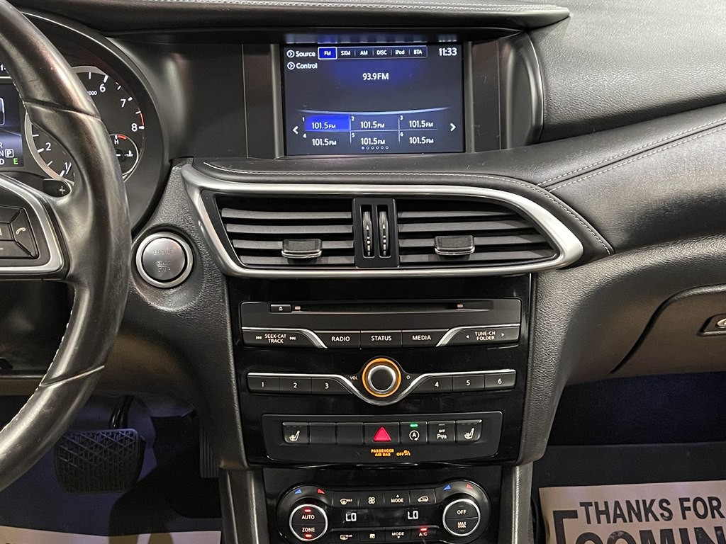 2017 INFINITI QX30 Image 21