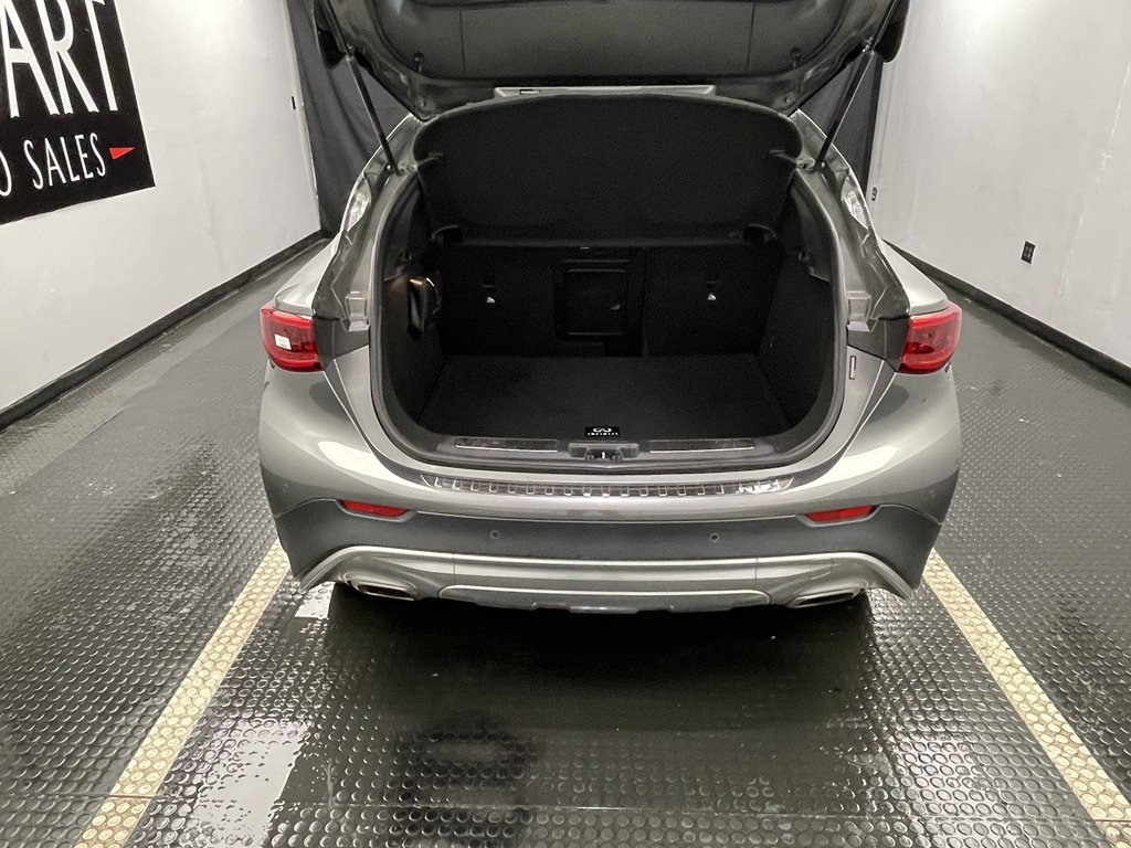 2017 INFINITI QX30 Image 31