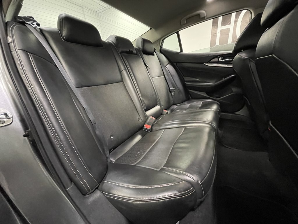 2021 Nissan Maxima Image 17