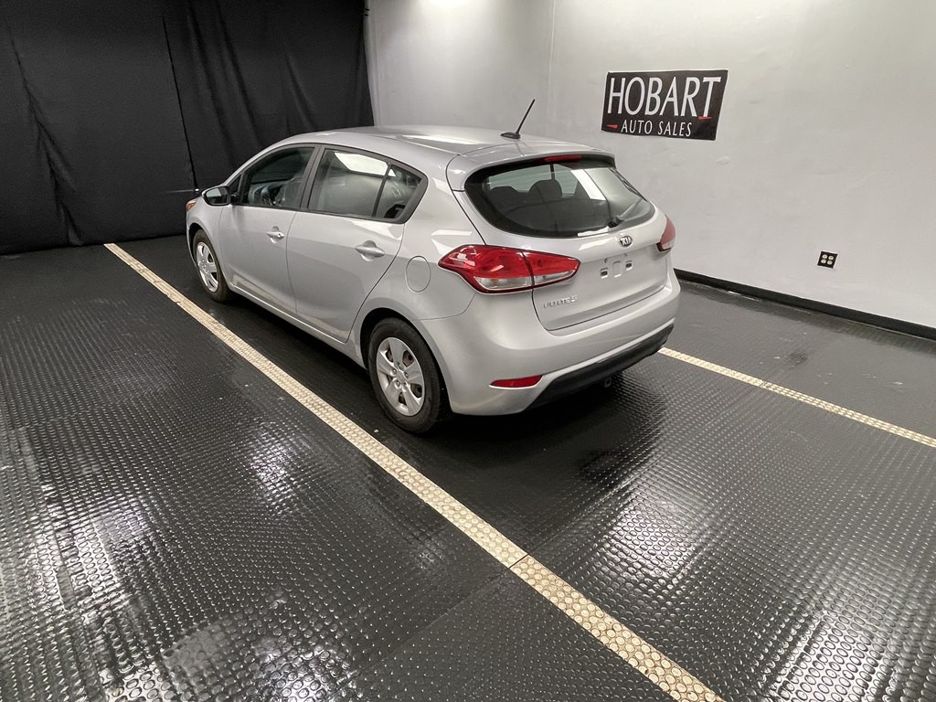2017 Kia Forte Image 4