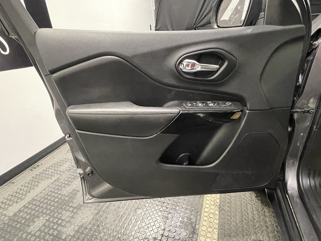 2019 Jeep Cherokee Image 7