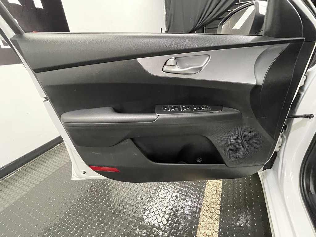 2023 Kia Forte Image 7
