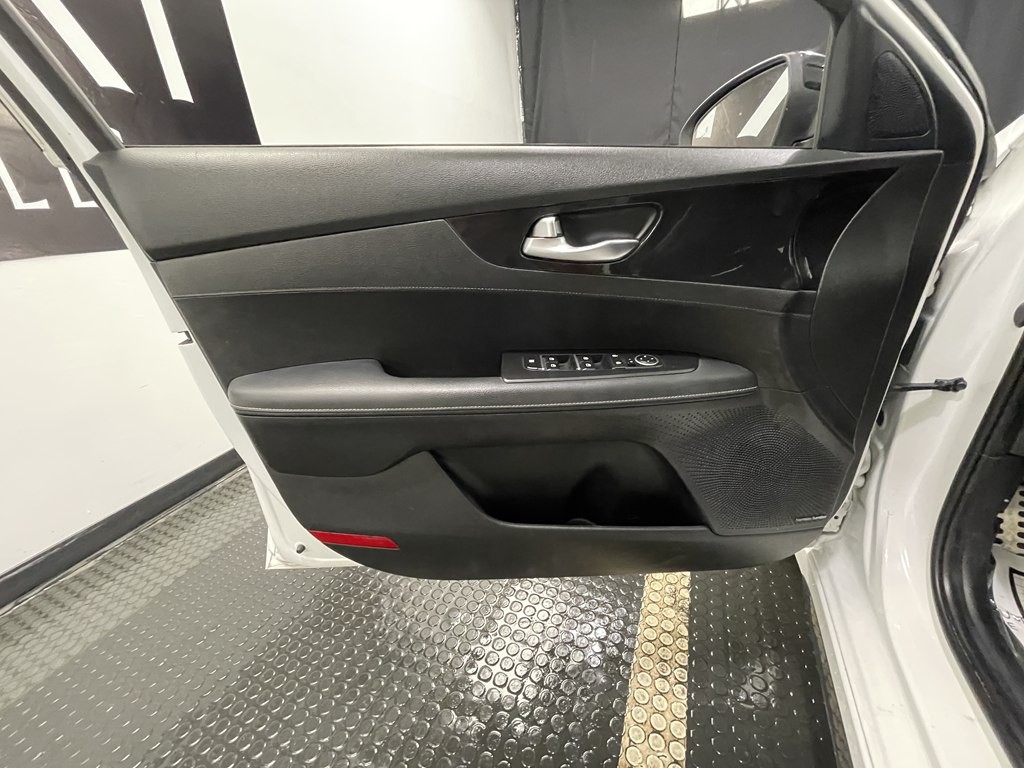2023 Kia Forte Image 7