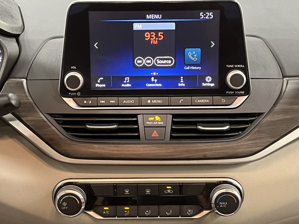 2025 Nissan Altima Image 17