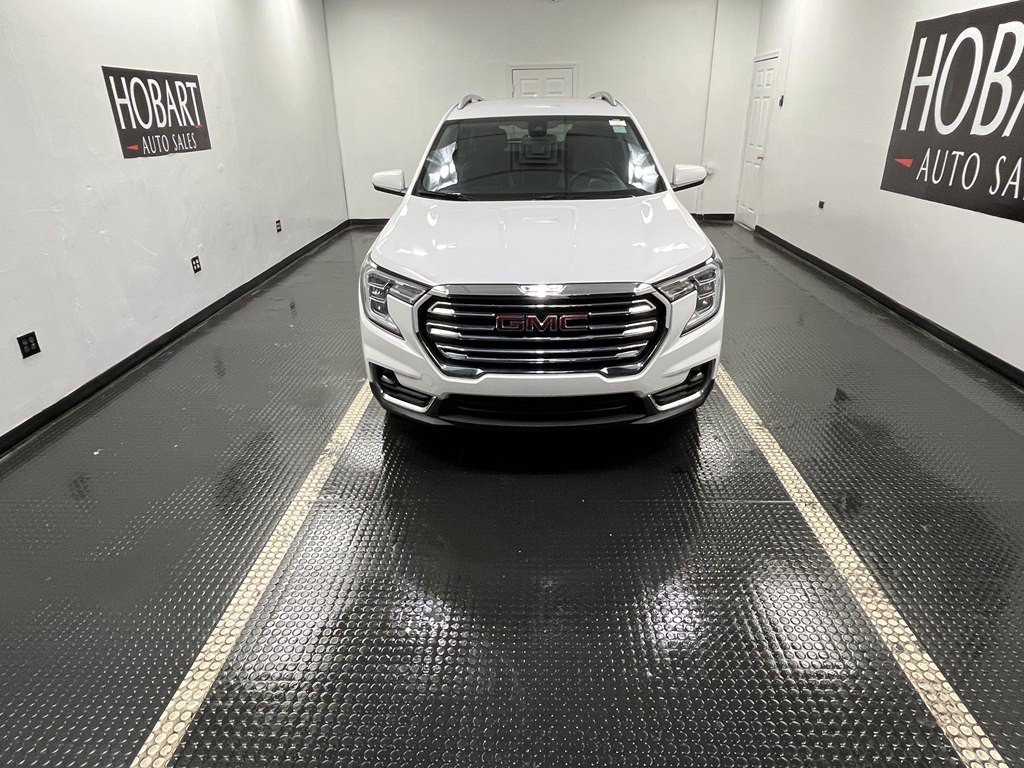 2024 GMC Terrain Image 2