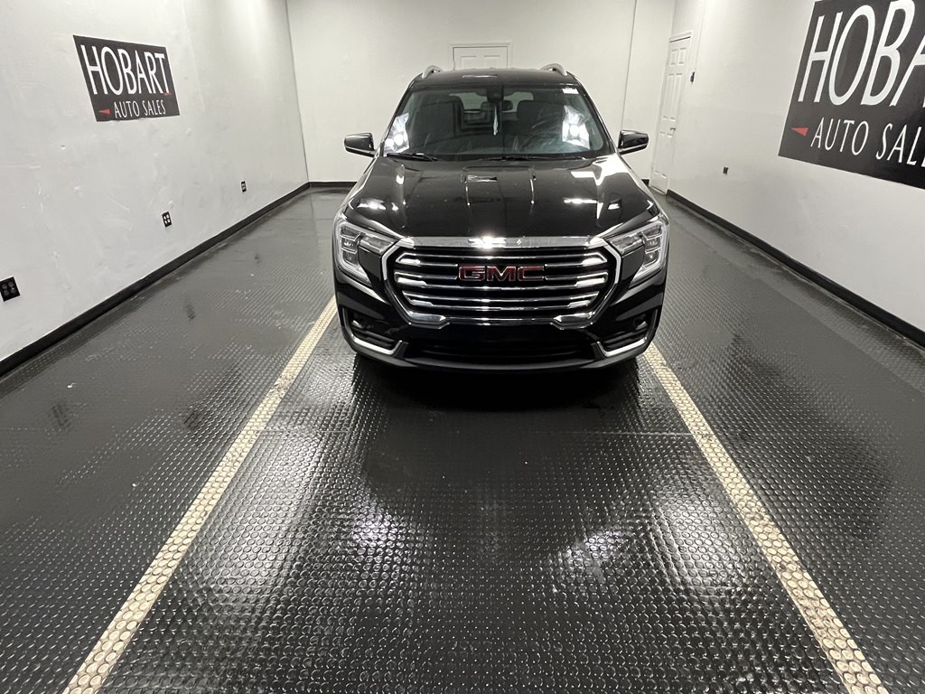 2024 GMC Terrain Image 2