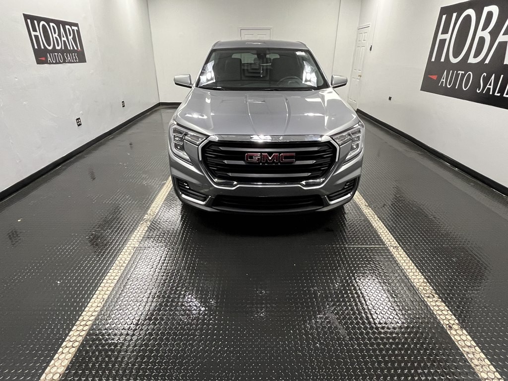 2024 GMC Terrain Image 2