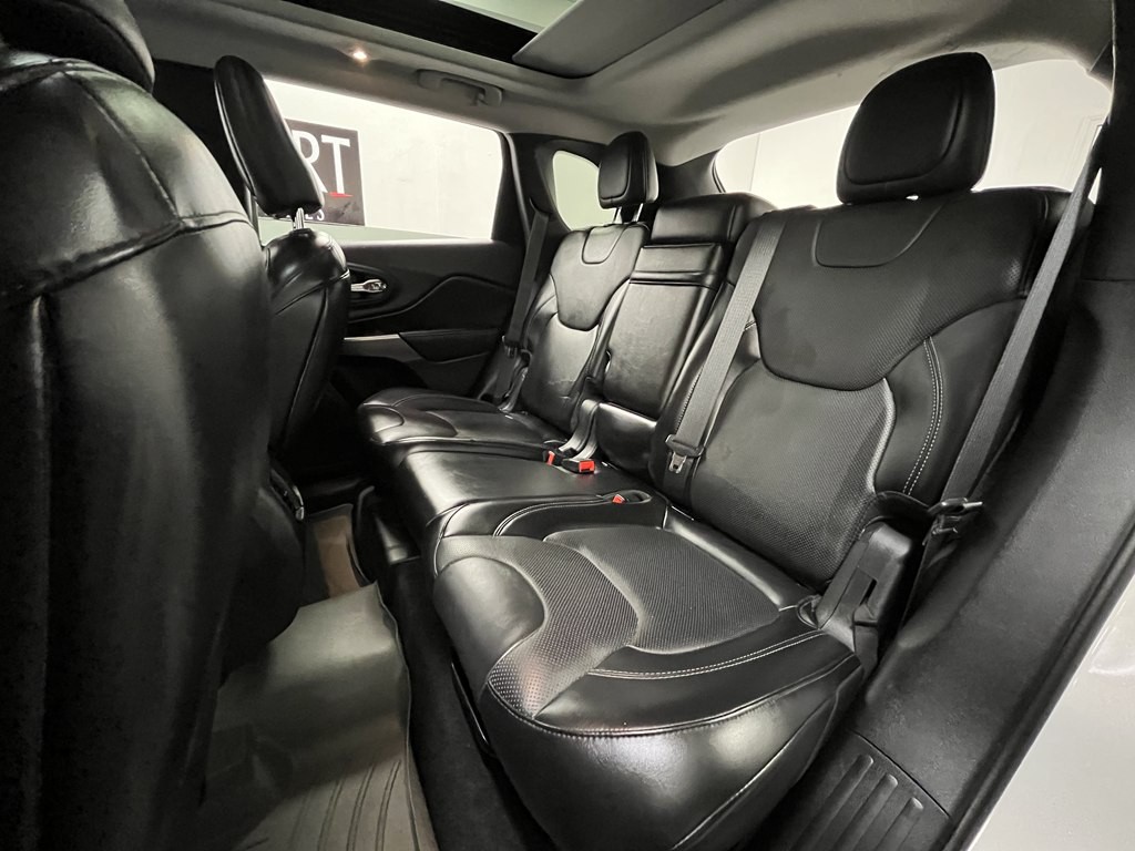 2019 Jeep Cherokee Image 12