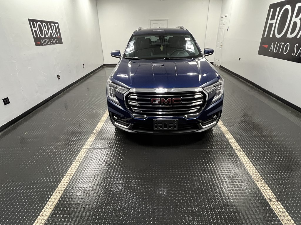 2023 GMC Terrain Image 2