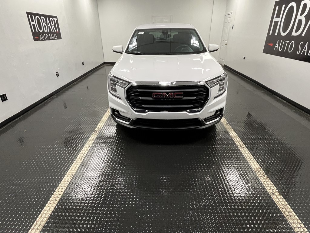 2024 GMC Terrain Image 2