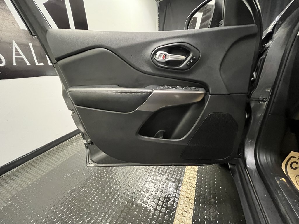 2019 Jeep Cherokee Image 7