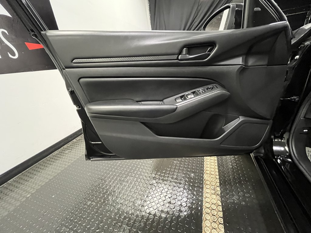 2023 Nissan Altima Image 7