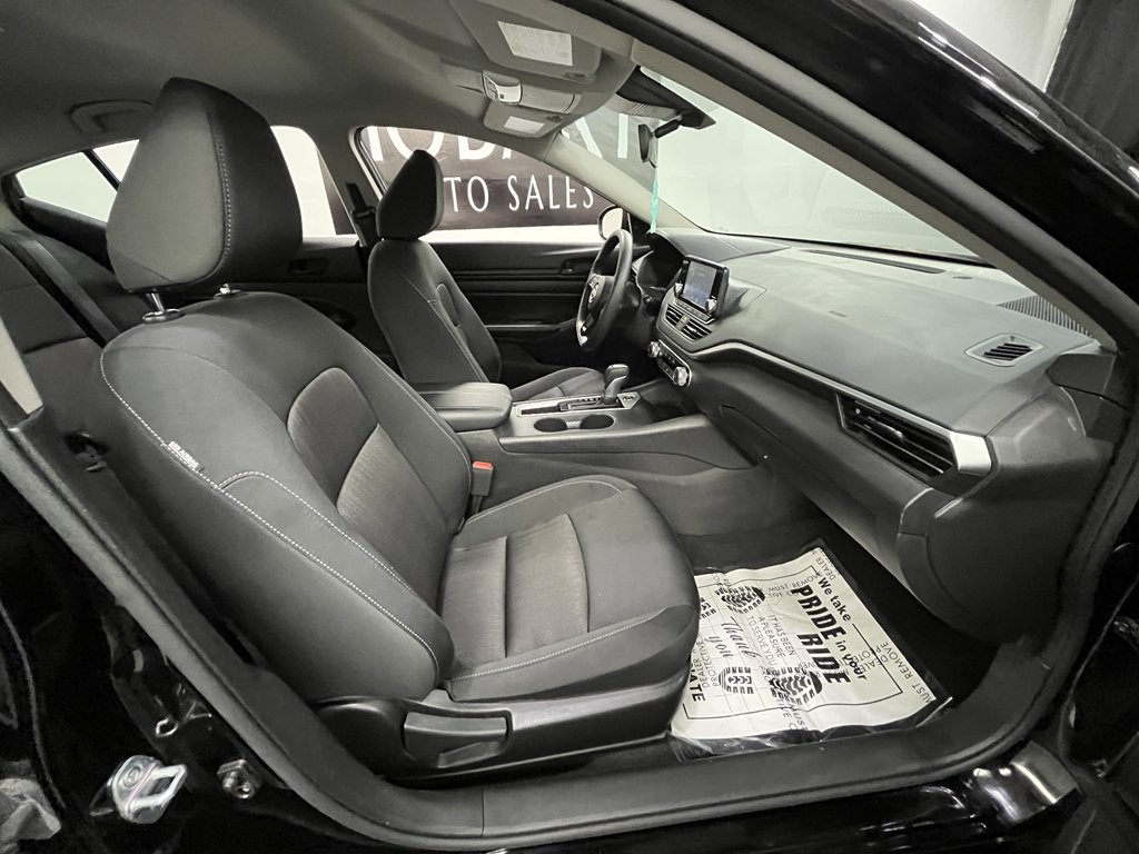 2023 Nissan Altima Image 10